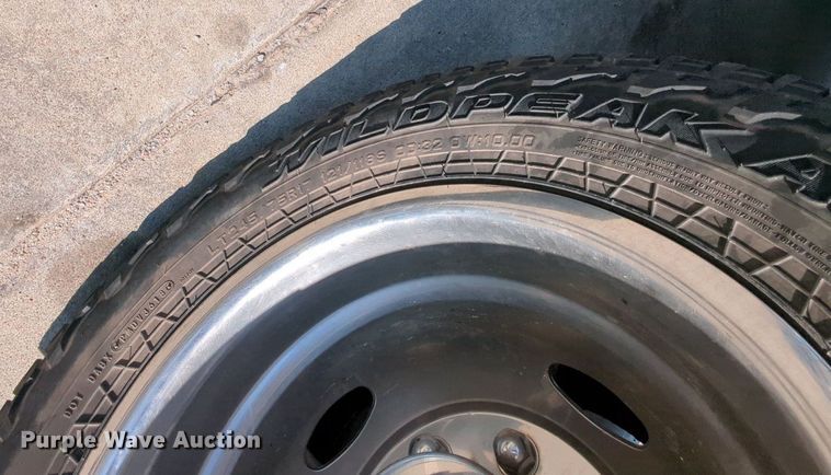 image for item MY9387 2005 Ford F350 Super Duty  flatbed pickup truck