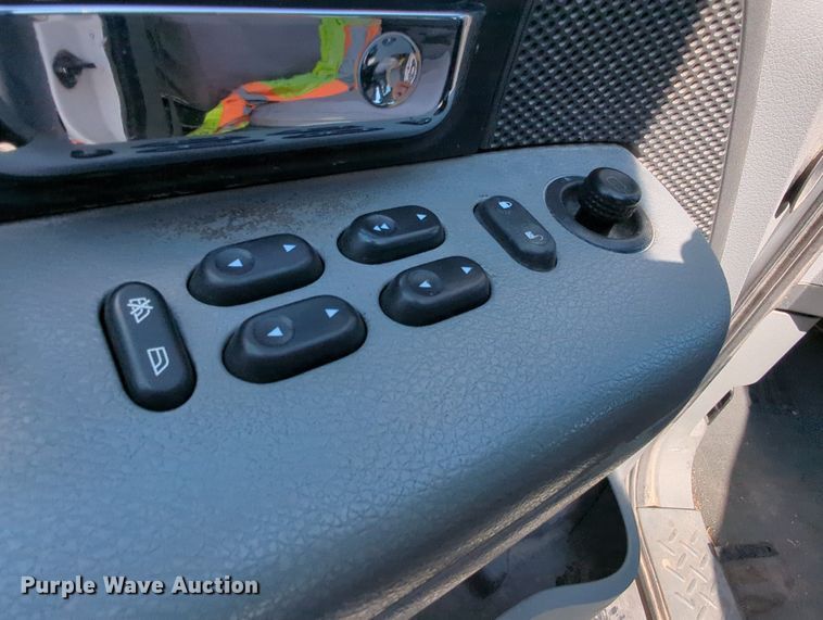 image for item MY9388 2006 Ford F150  SuperCrew pickup truck