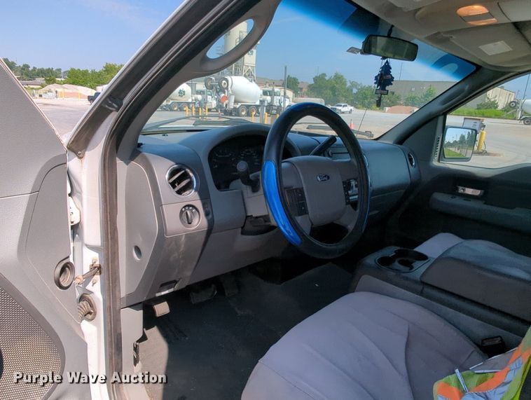 image for item MY9388 2006 Ford F150  SuperCrew pickup truck