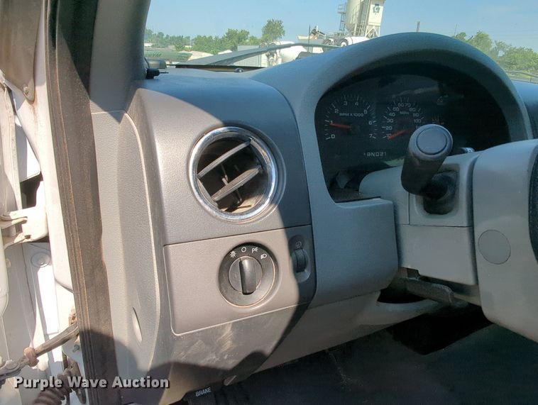 image for item MY9388 2006 Ford F150  SuperCrew pickup truck