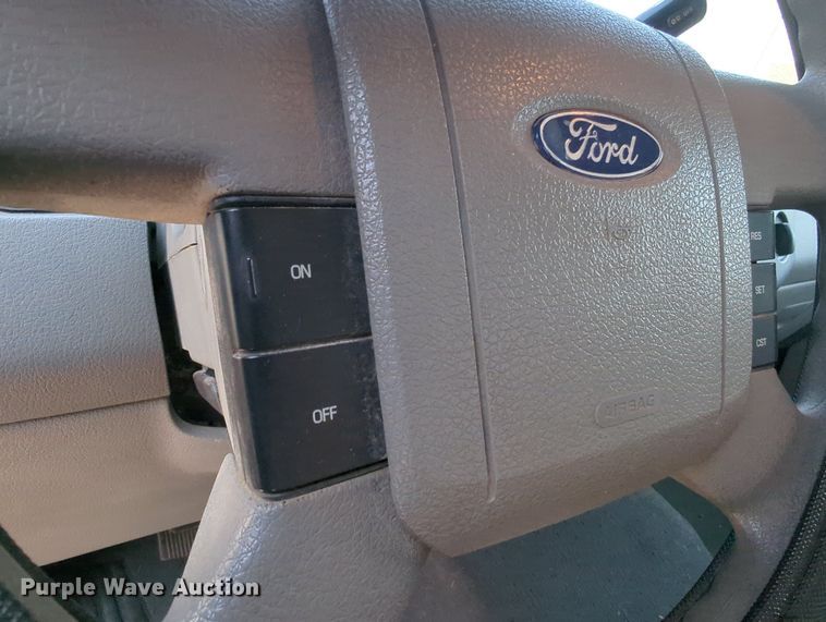 image for item MY9388 2006 Ford F150  SuperCrew pickup truck
