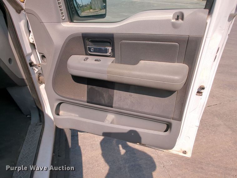 image for item MY9388 2006 Ford F150  SuperCrew pickup truck