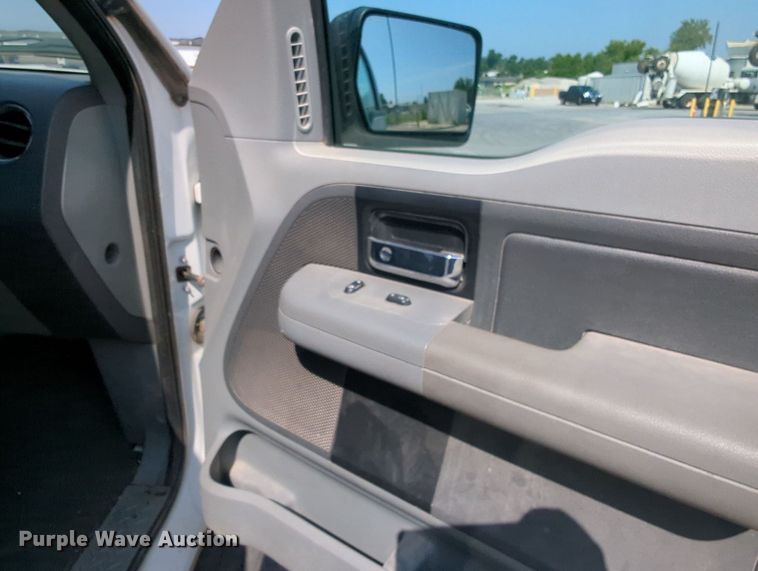 image for item MY9388 2006 Ford F150  SuperCrew pickup truck