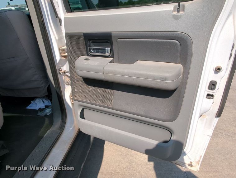 image for item MY9388 2006 Ford F150  SuperCrew pickup truck