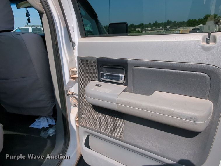 image for item MY9388 2006 Ford F150  SuperCrew pickup truck