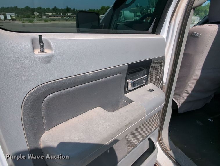 image for item MY9388 2006 Ford F150  SuperCrew pickup truck