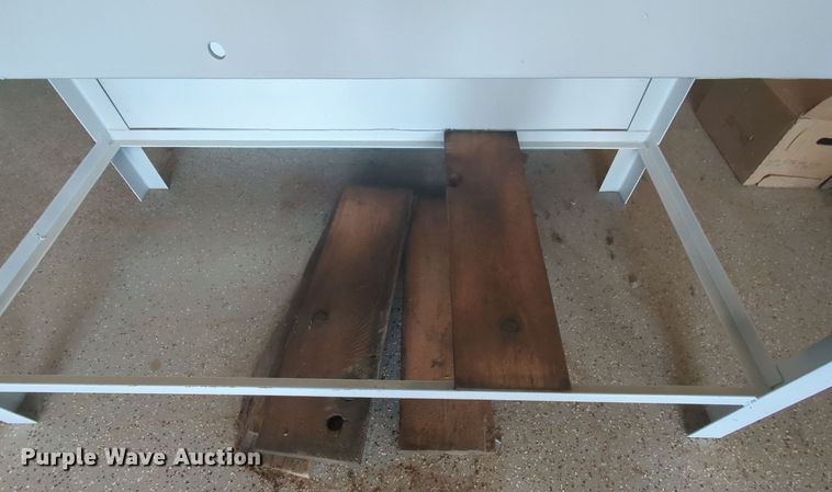 image for item MY9395 Work bench