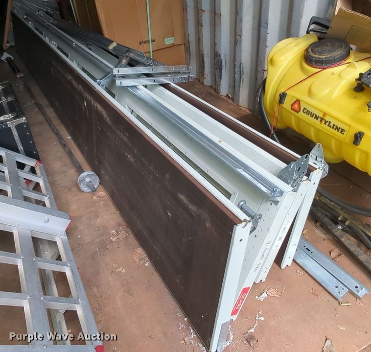 image for item MY9406 Garage door