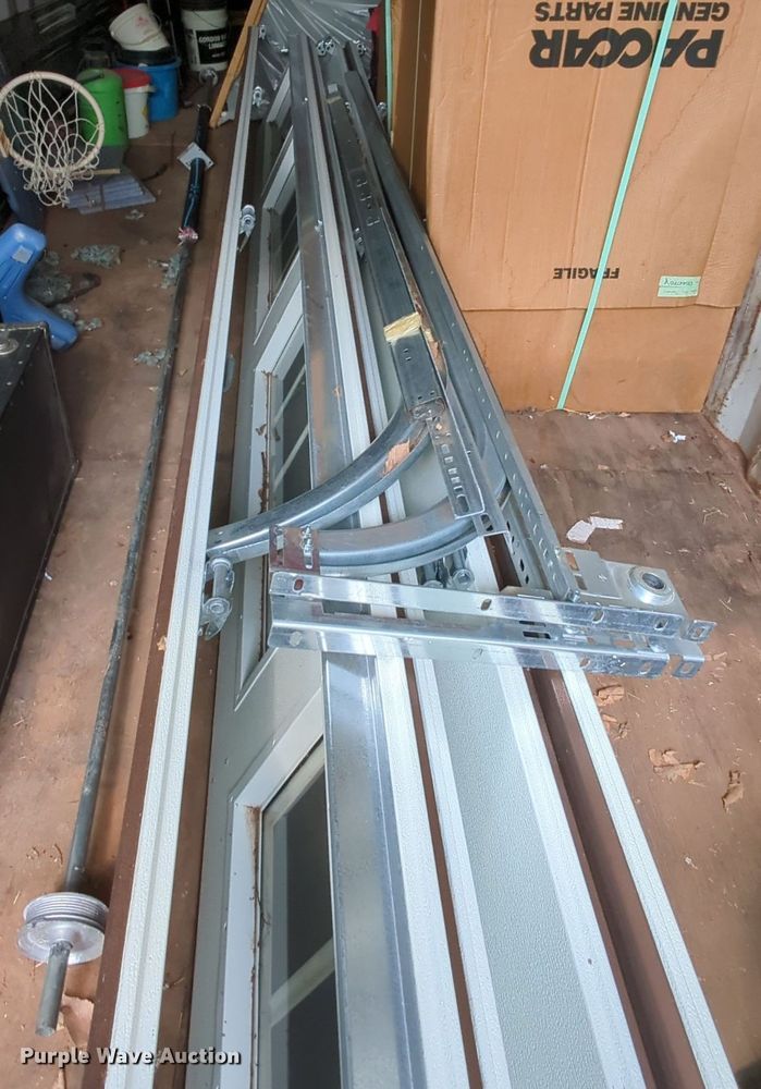 image for item MY9406 Garage door