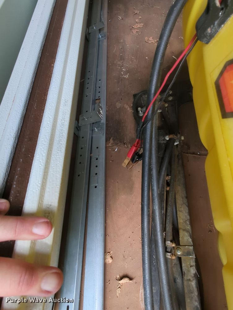 image for item MY9406 Garage door