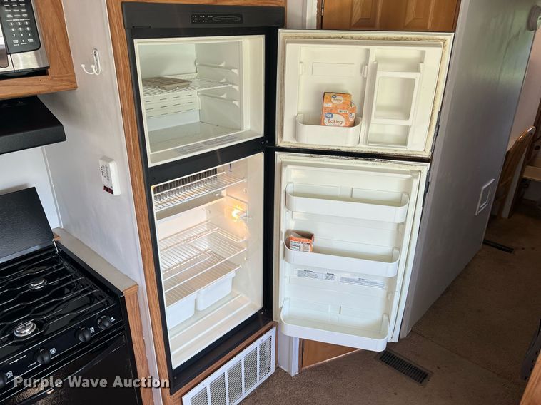 image for item MY9766 2006 Keystone Copper Canyon  camper