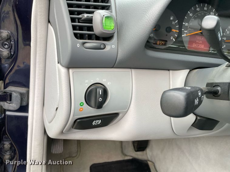 image for item NB9048 2003 Mercedes Benz CLK 430  convertible