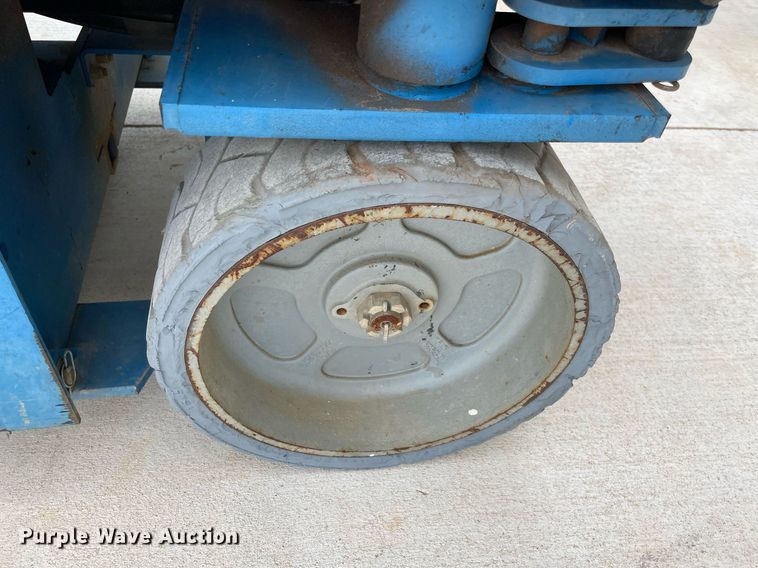 image for item NB9083 2014 Genie GS-2632  scissor lift