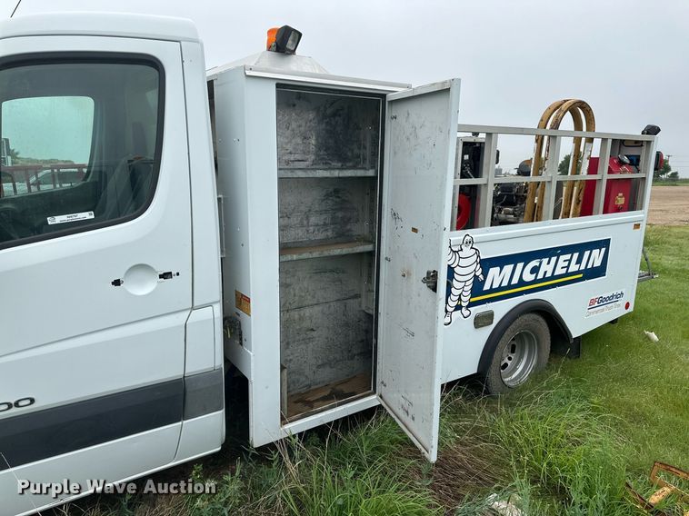 image for item NI9797 (2) Utility vans