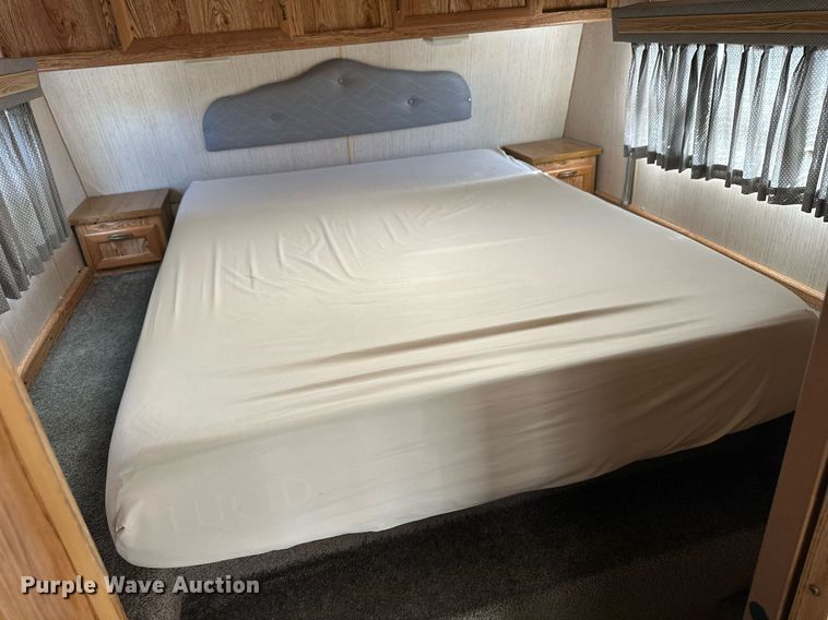 image for item NP9742 1989 Excell  camper