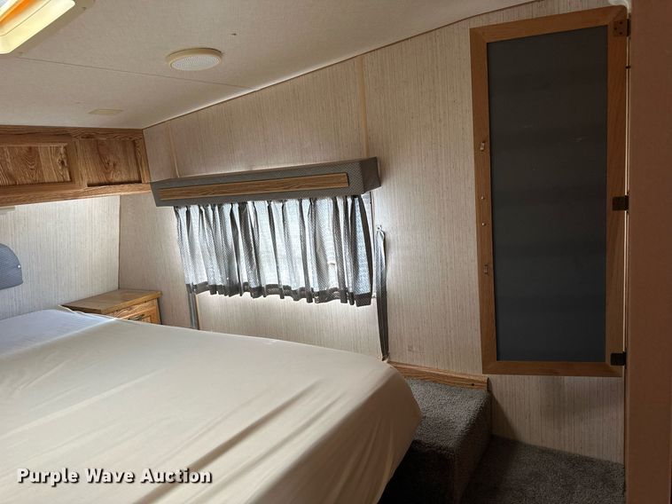 image for item NP9742 1989 Excell  camper