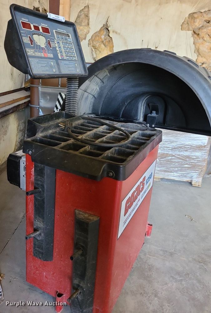 image for item NX9560 Coats 1250  tire balancer