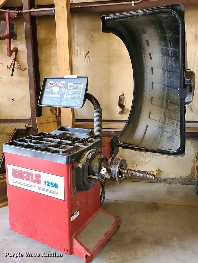 image for item NX9560 Coats 1250  tire balancer