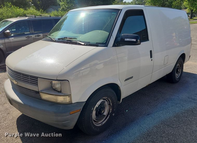 image for item NX9596 2000 Chevrolet Astro  van