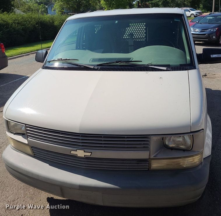 image for item NX9596 2000 Chevrolet Astro  van