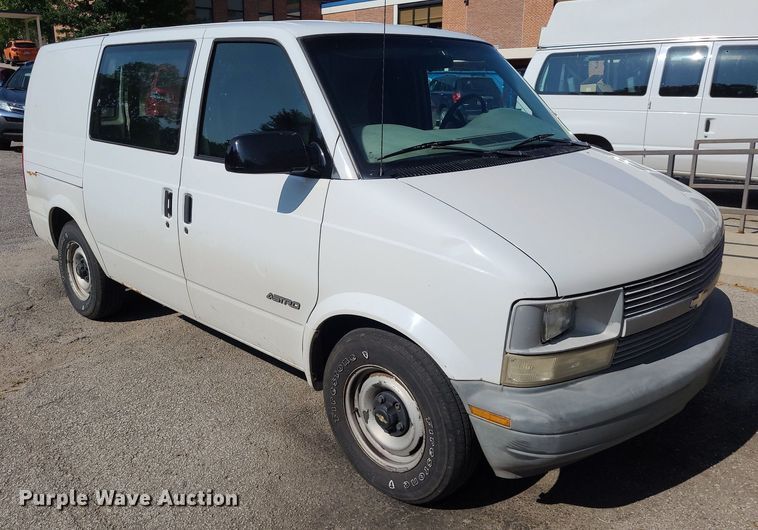 image for item NX9596 2000 Chevrolet Astro  van