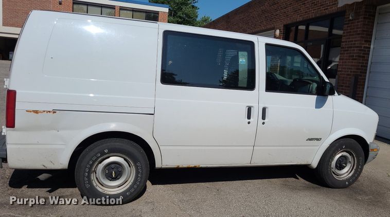 image for item NX9596 2000 Chevrolet Astro  van
