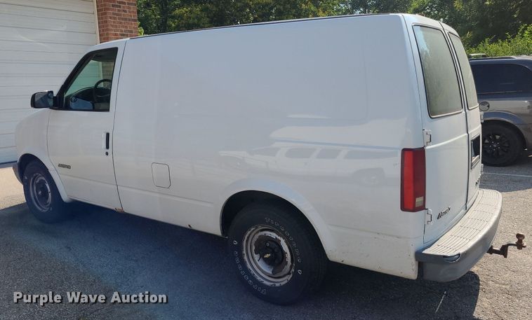 image for item NX9596 2000 Chevrolet Astro  van