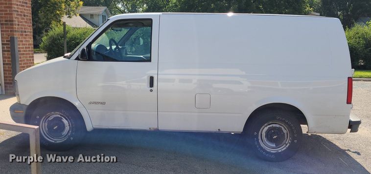image for item NX9596 2000 Chevrolet Astro  van