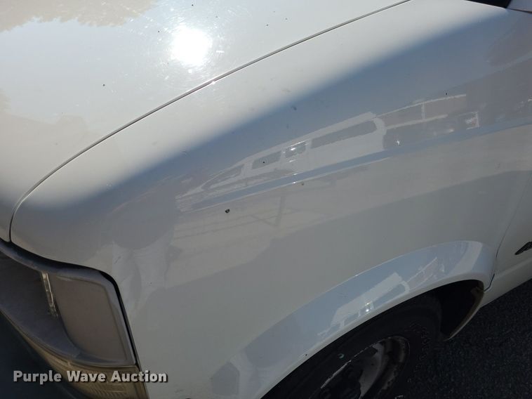 image for item NX9596 2000 Chevrolet Astro  van