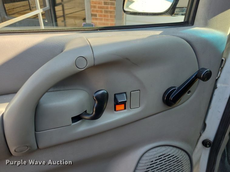 image for item NX9596 2000 Chevrolet Astro  van