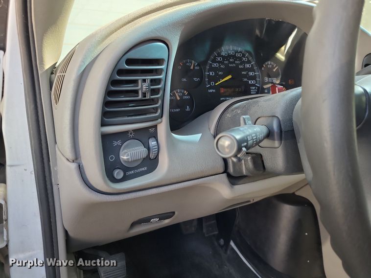 image for item NX9596 2000 Chevrolet Astro  van