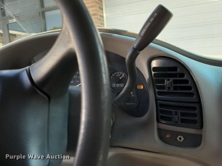 image for item NX9596 2000 Chevrolet Astro  van