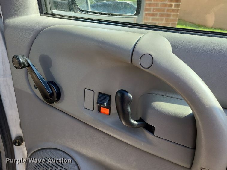 image for item NX9596 2000 Chevrolet Astro  van