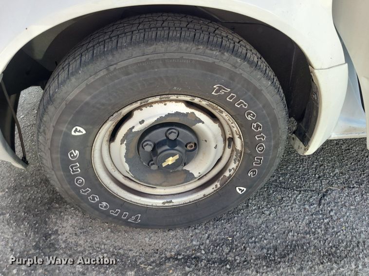 image for item NX9596 2000 Chevrolet Astro  van