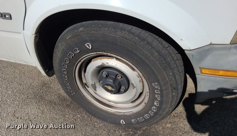 image for item NX9596 2000 Chevrolet Astro  van