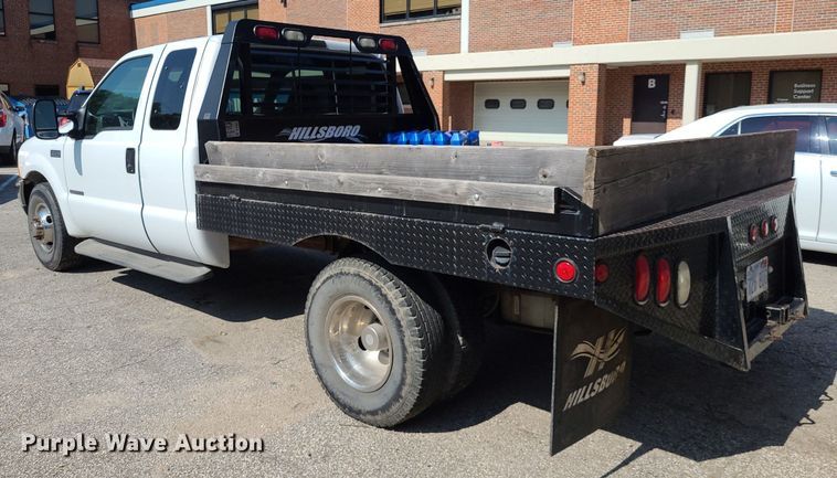 image for item NX9597 2000 Ford F350 Super Duty XLT  SuperCab flatbed pickup truck