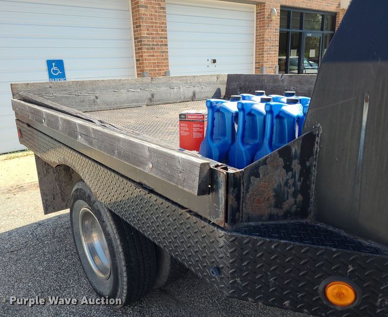 image for item NX9597 2000 Ford F350 Super Duty XLT  SuperCab flatbed pickup truck