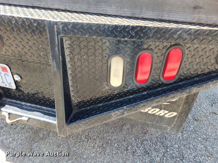 image for item NX9597 2000 Ford F350 Super Duty XLT  SuperCab flatbed pickup truck