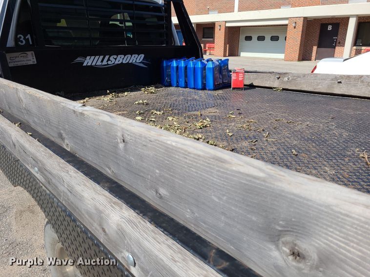 image for item NX9597 2000 Ford F350 Super Duty XLT  SuperCab flatbed pickup truck