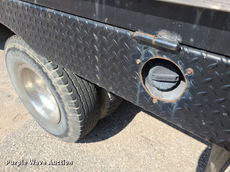 image for item NX9597 2000 Ford F350 Super Duty XLT  SuperCab flatbed pickup truck