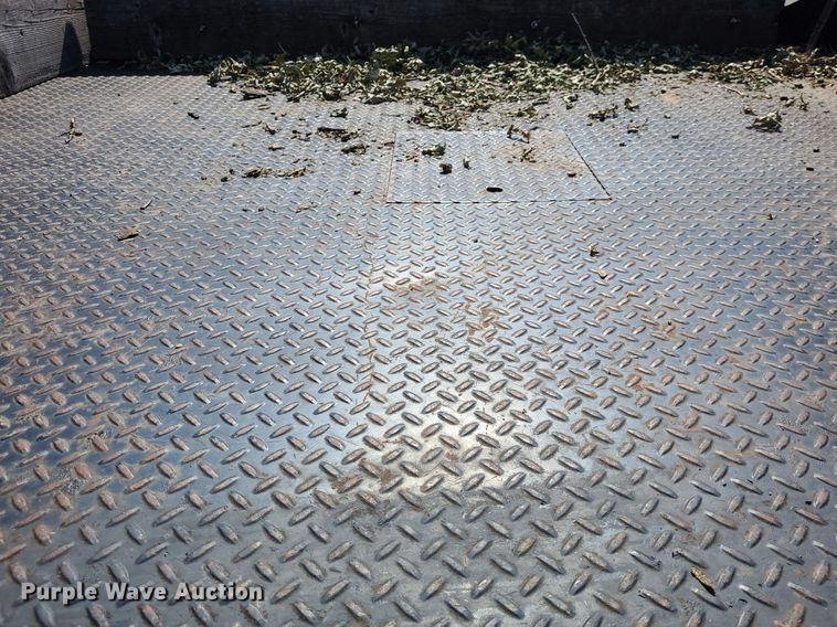 image for item NX9597 2000 Ford F350 Super Duty XLT  SuperCab flatbed pickup truck