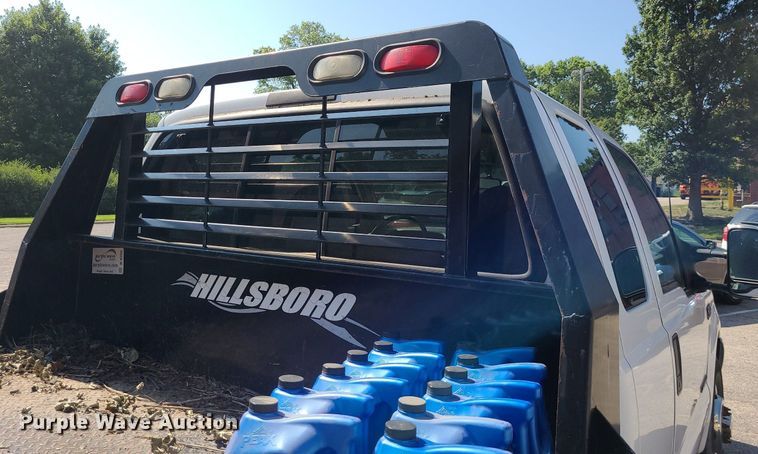 image for item NX9597 2000 Ford F350 Super Duty XLT  SuperCab flatbed pickup truck