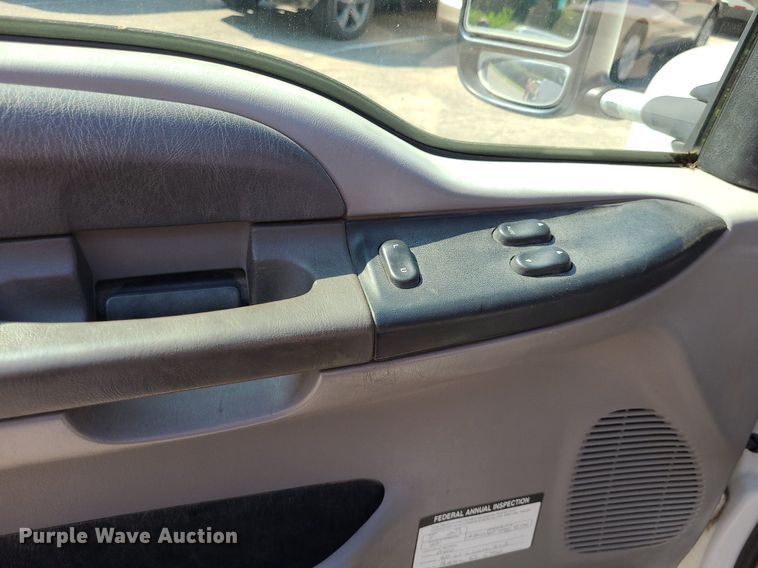 image for item NX9597 2000 Ford F350 Super Duty XLT  SuperCab flatbed pickup truck