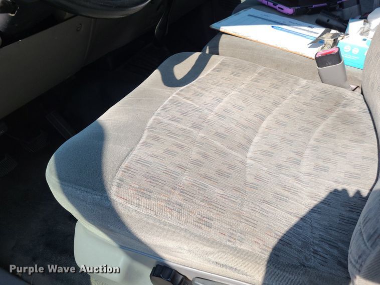 image for item NX9597 2000 Ford F350 Super Duty XLT  SuperCab flatbed pickup truck