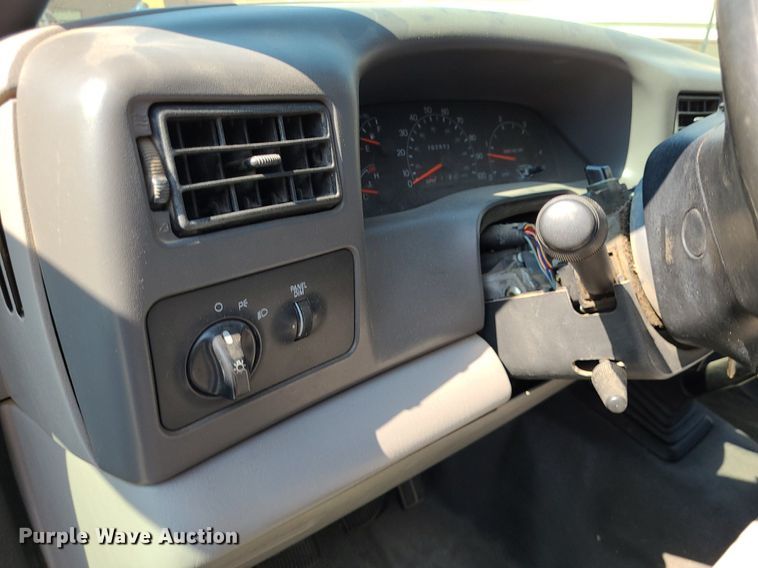 image for item NX9597 2000 Ford F350 Super Duty XLT  SuperCab flatbed pickup truck