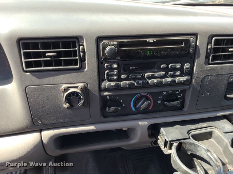 image for item NX9597 2000 Ford F350 Super Duty XLT  SuperCab flatbed pickup truck