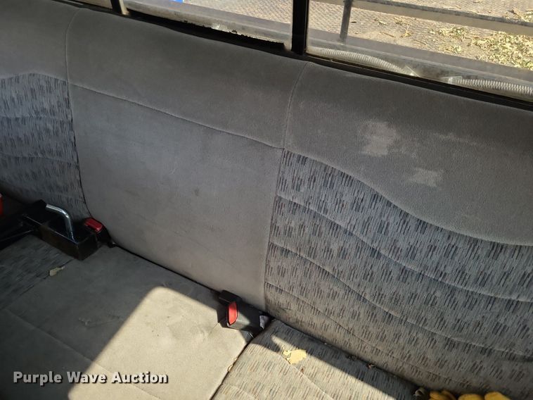 image for item NX9597 2000 Ford F350 Super Duty XLT  SuperCab flatbed pickup truck