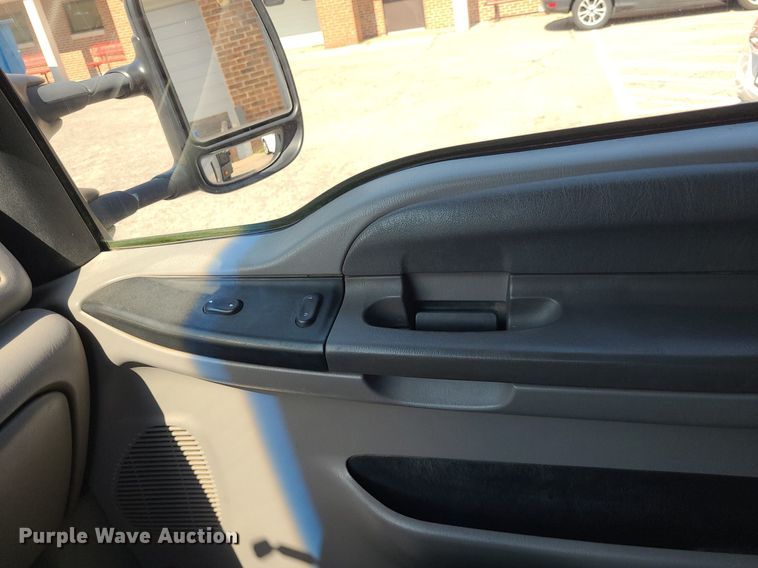 image for item NX9597 2000 Ford F350 Super Duty XLT  SuperCab flatbed pickup truck