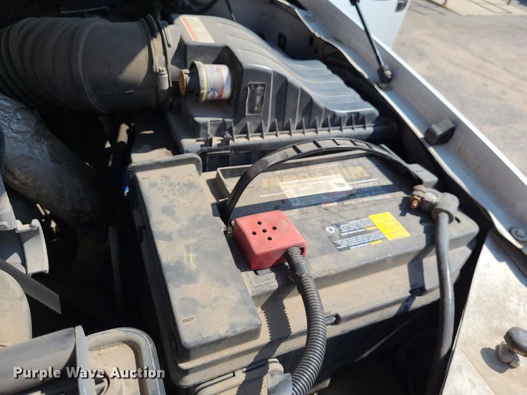 image for item NX9597 2000 Ford F350 Super Duty XLT  SuperCab flatbed pickup truck