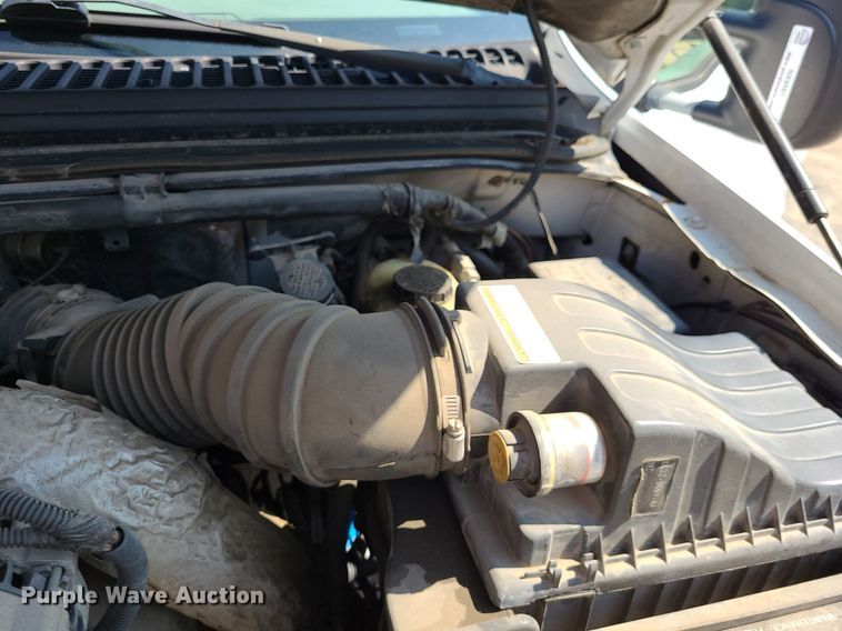 image for item NX9597 2000 Ford F350 Super Duty XLT  SuperCab flatbed pickup truck